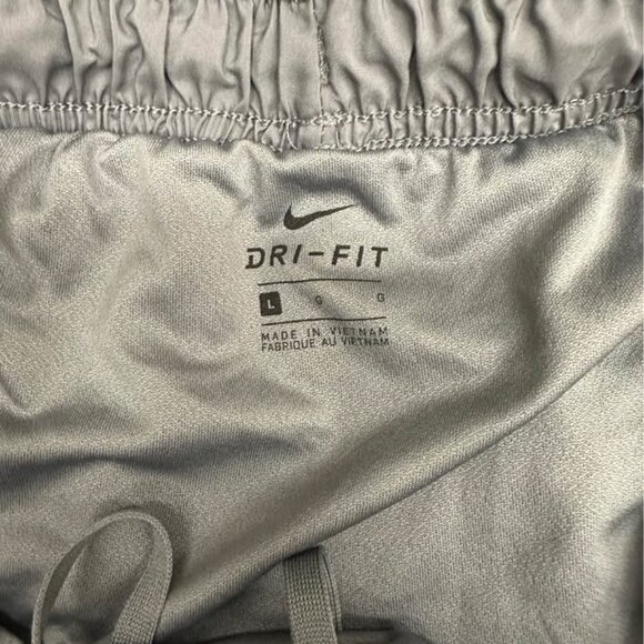 Women’s Nike Shorts (2 pairs) Tempo Dri Fit Mid Rise 3" Lined Running Shorts LG - Picture 3 of 5